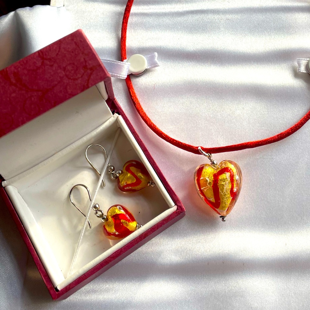 Stunning Glass Heart Set from Helzberg Diamonds NWT